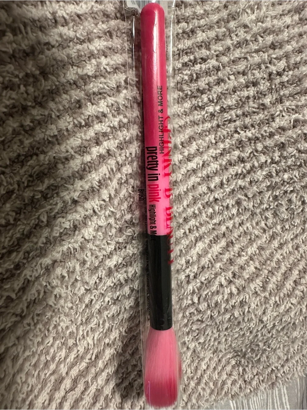 pretty in pink Pinky b beauty - Soft highlight Makeup Brush